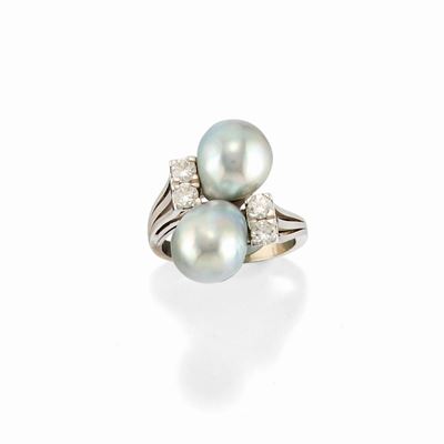 Anello in oro bianco 18k con perle coltivate e diamanti