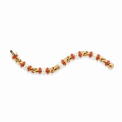 Bracciale in oro giallo 18k con perle coltivate e dischi in corallo