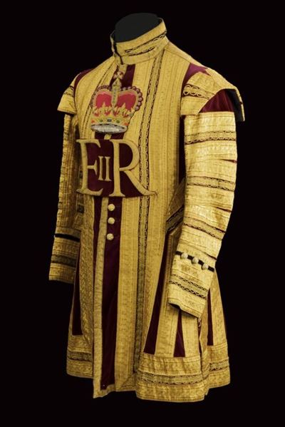 Uniforme di tamburo maggiore, epoca Regina Elisabetta II, velluto bordeaux e bande dorate