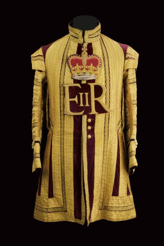 Uniforme di tamburo maggiore, epoca Regina Elisabetta II, velluto bordeaux e bande dorate