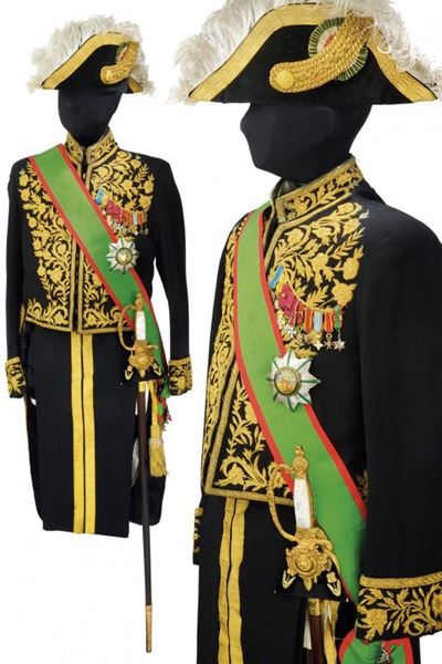 Uniforme diplomatica da ambasciatore persiano, marsina in tessuto nero e bicorno in velluto