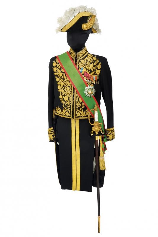 Uniforme diplomatica da ambasciatore persiano, marsina in tessuto nero e bicorno in velluto