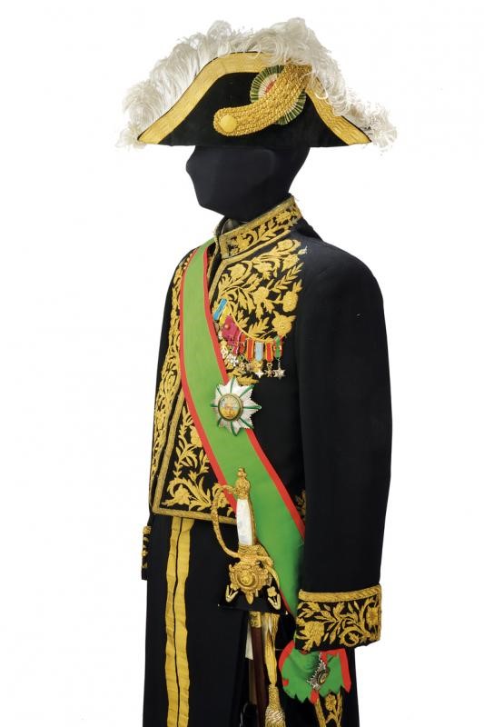 Uniforme diplomatica da ambasciatore persiano, marsina in tessuto nero e bicorno in velluto