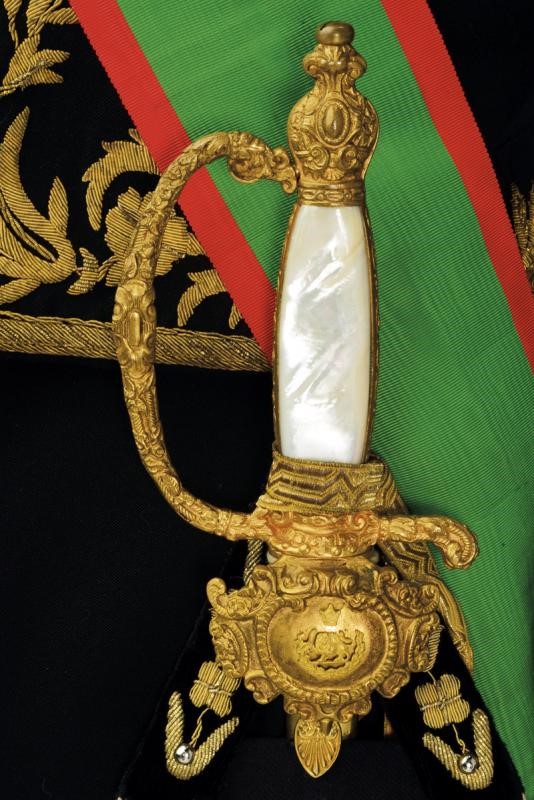 Uniforme diplomatica da ambasciatore persiano, marsina in tessuto nero e bicorno in velluto
