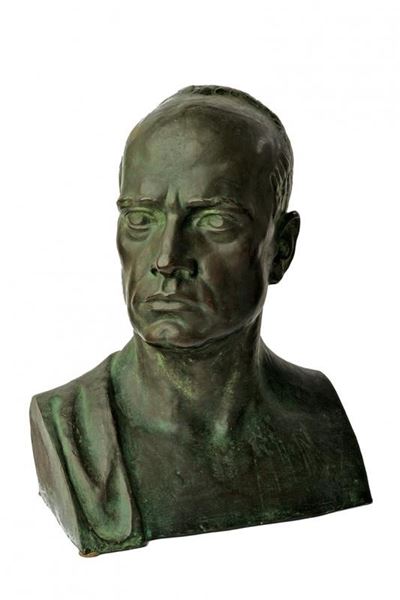 Busto in bronzo di Mussolini, Regno d'Italia