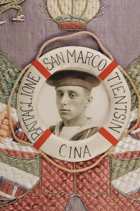 Pannello commemorativo della Campagna in Estremo Oriente, ricamo su tessuto