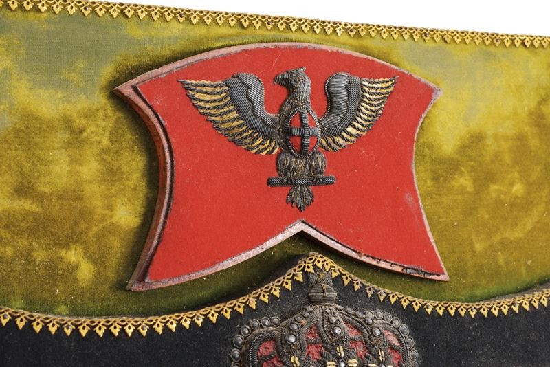 Bellissimo pannello con fregi di reparti militari del Regio Esercito, tecnica in canutiglia e vel...
