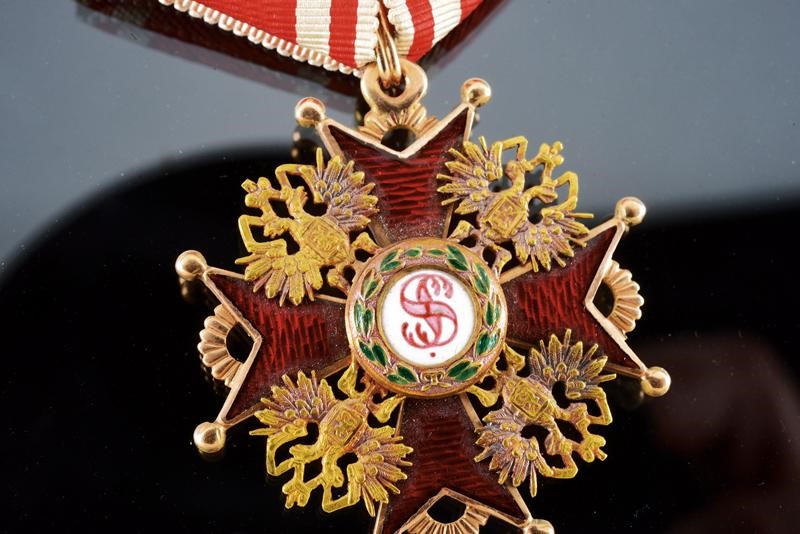 Ordine di San Stanislao, Croce di terza classe in oro e smalti