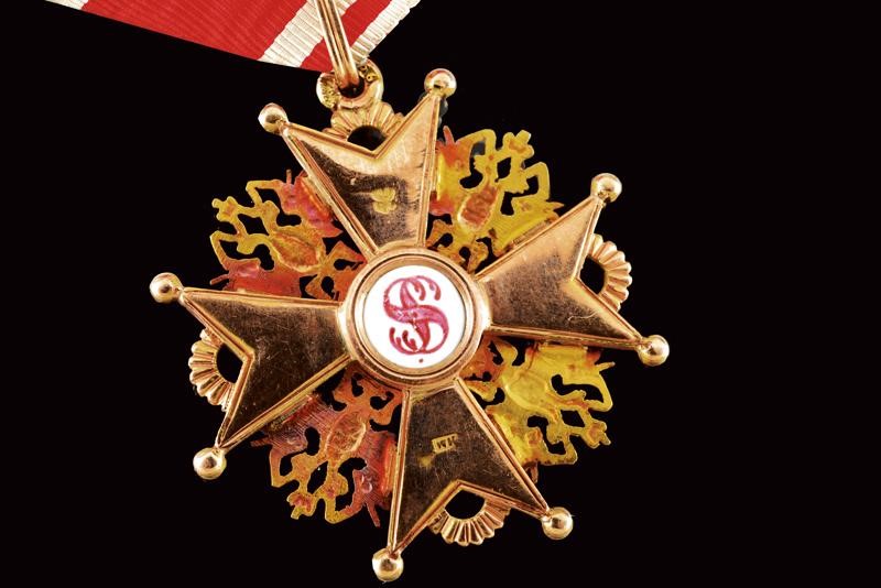 Ordine di San Stanislao, Croce di terza classe in oro e smalti