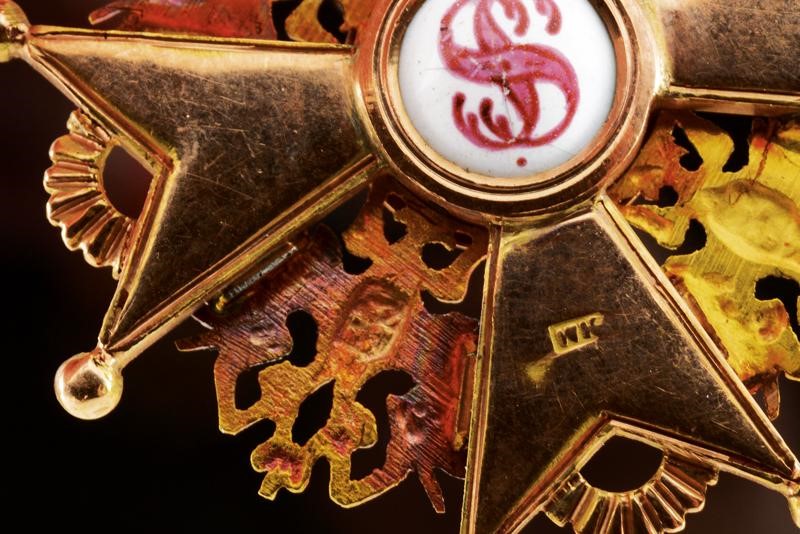 Ordine di San Stanislao, Croce di terza classe in oro e smalti