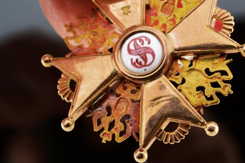 Ordine di San Stanislao, Croce di terza classe in oro e smalti