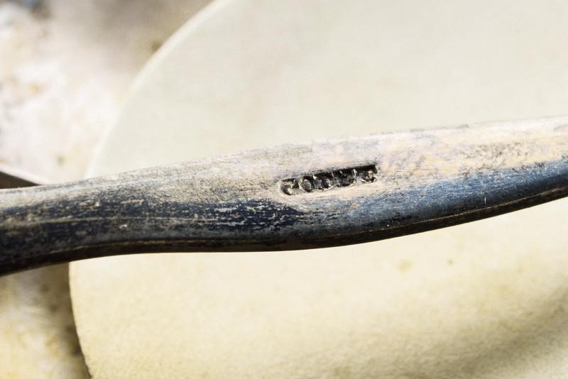 Ordine dell'Aquila Rossa, Placca in argento smaltato con spade dorate
