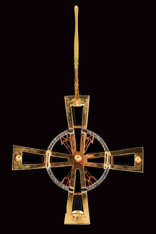 Ordine Imperiale del Giogo e delle Frecce, Gran Croce in oro e rubini (1937 - 1976)