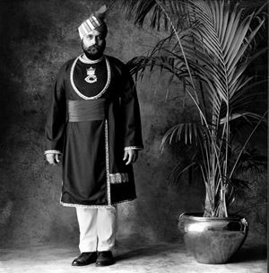 Ravinder plays Dean, dal film &quot;Greystoke, la leggenda di Tarzan&quot;