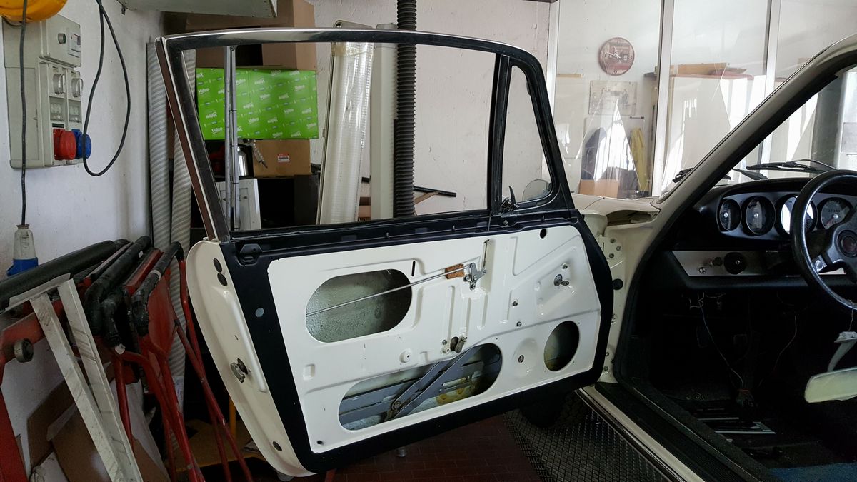 Porsche 911 T (Karmann)