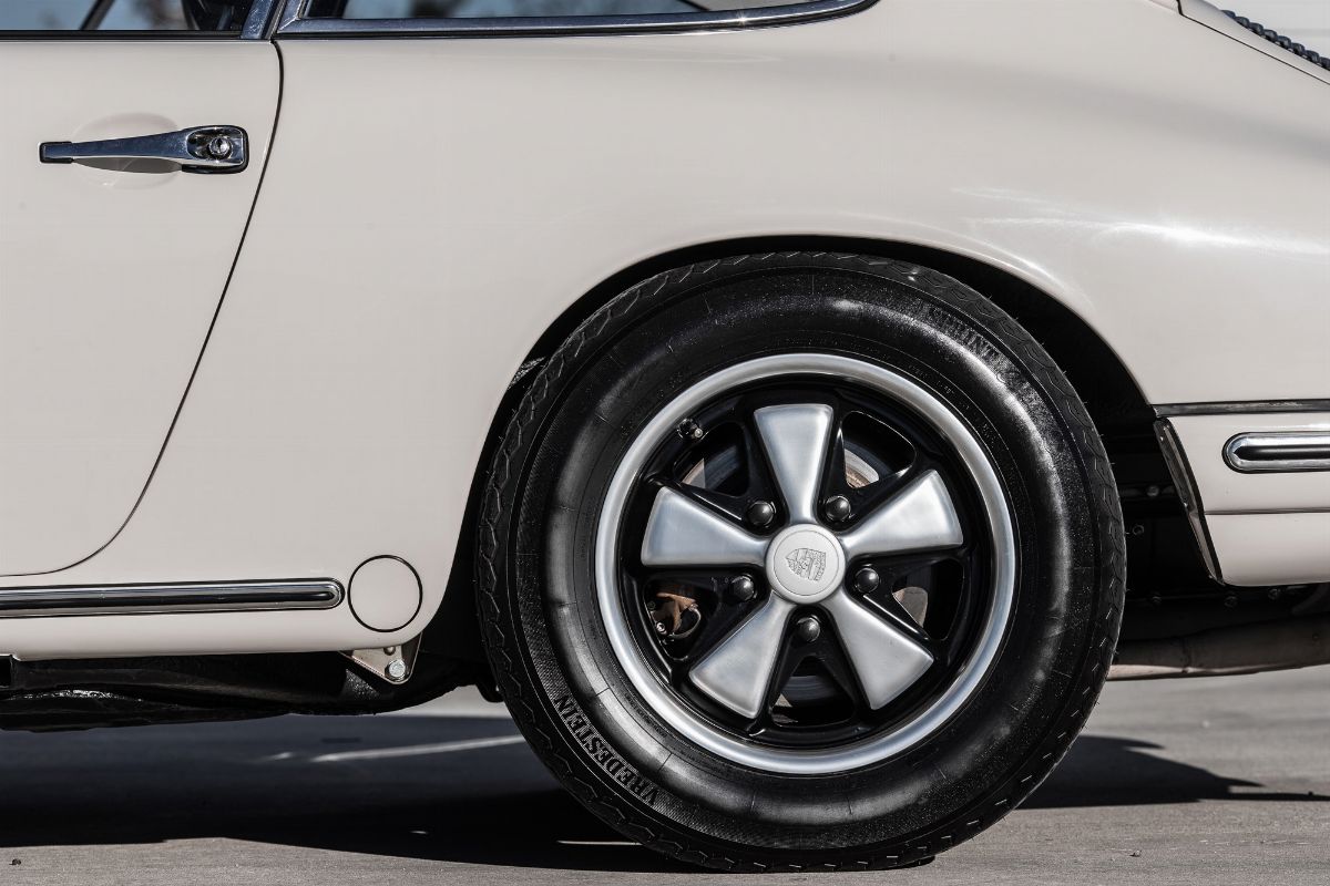 Porsche 911 T (Karmann)