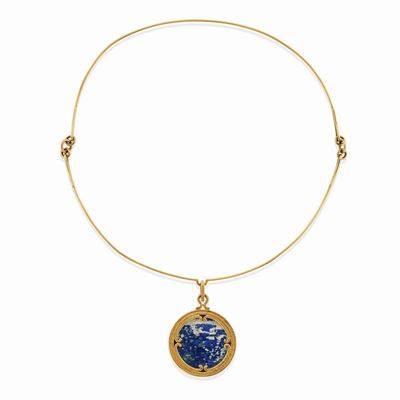 Collana in oro giallo 18k con pendente in pietra dura