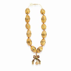 A 9k yellow gold and glass paste necklace, 19th Century, with box, defects