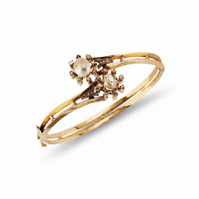 Bracciale rigido in oro giallo 18k con perla e diamante taglio rosa, XIX secolo