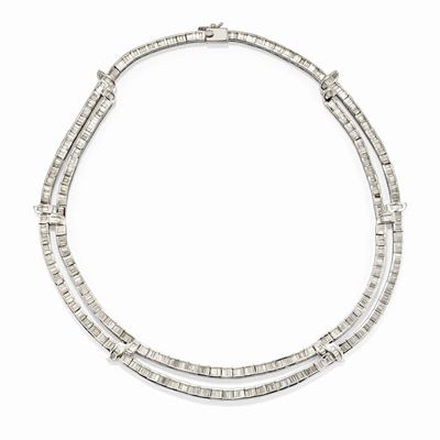 Collana in oro bianco 18k con diamanti taglio baguette, cm 43,00