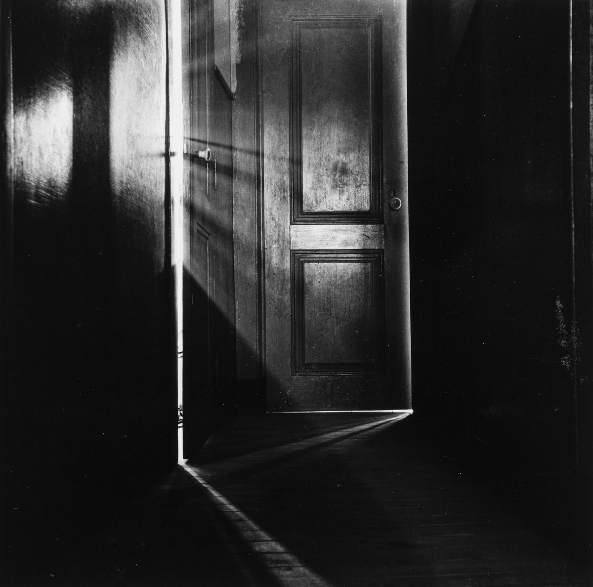 Fernando De Lemos - La porta; Autoritratto - Due stampe in gelatina ai sali d'argento