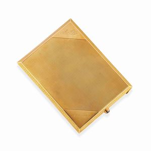 A 18k yellow gold cigarette case