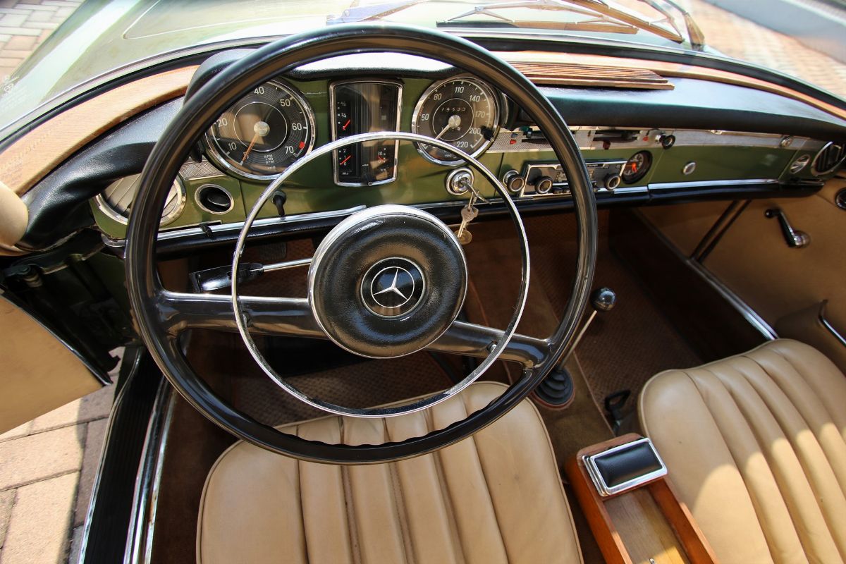 Mercedes-Benz 230 SL Pagoda (Mercedes-Benz)