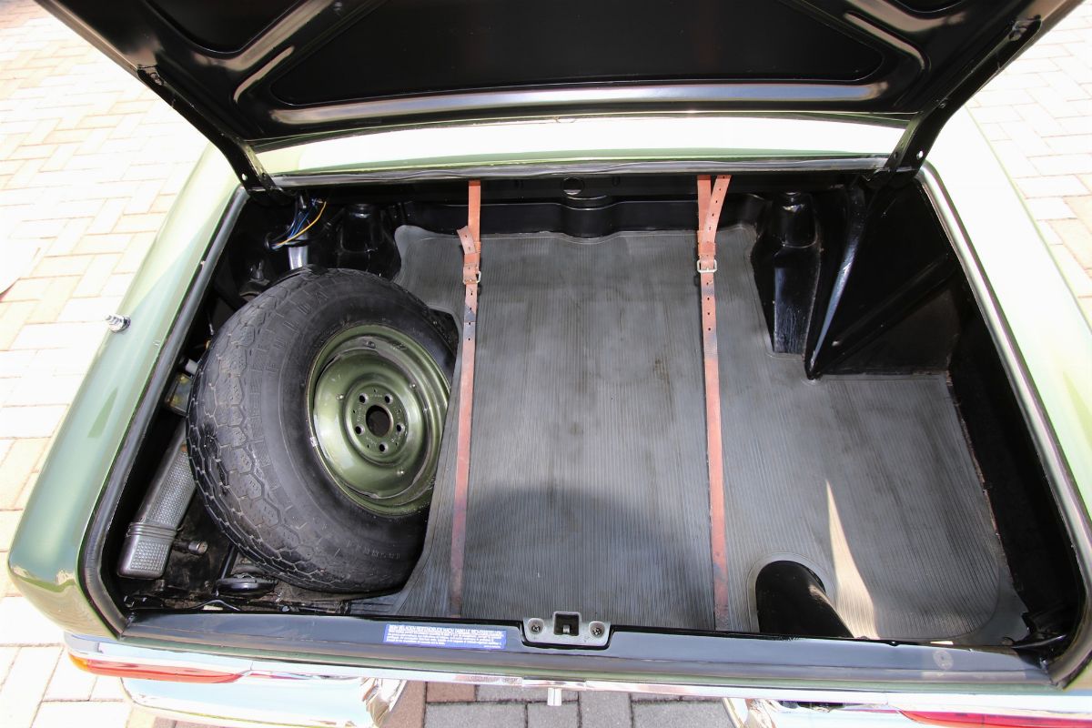 Mercedes-Benz 230 SL Pagoda (Mercedes-Benz)