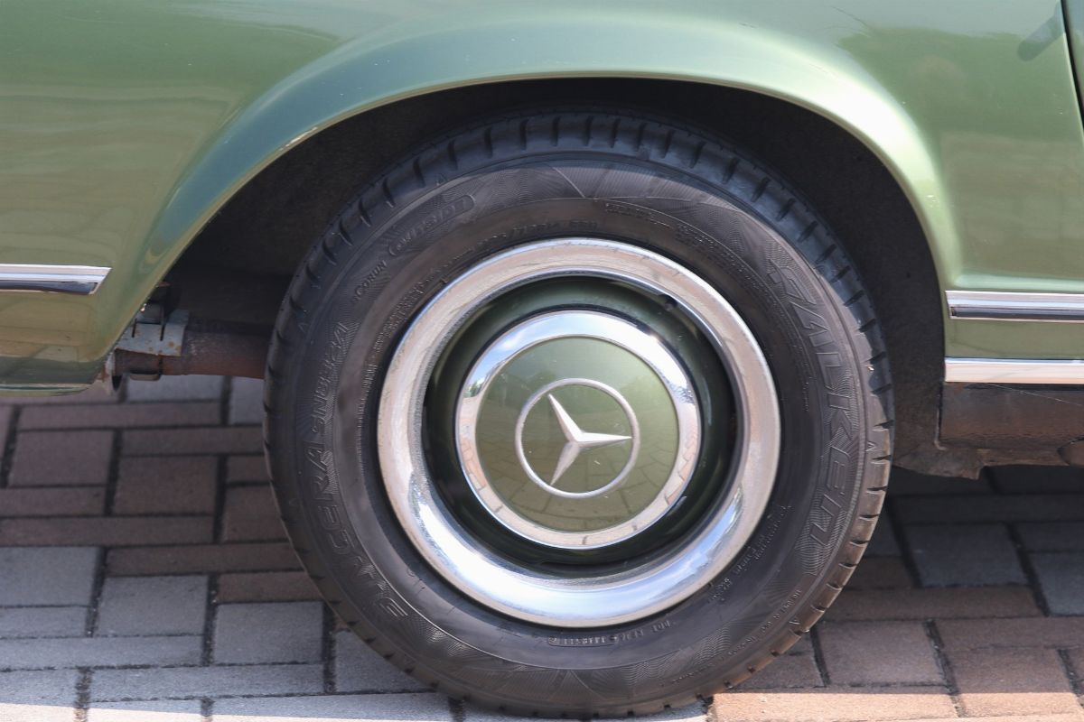 Mercedes-Benz 230 SL Pagoda (Mercedes-Benz)