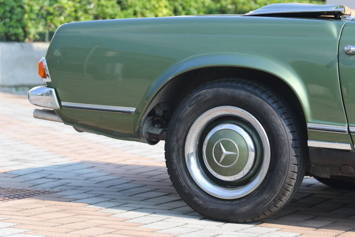 Mercedes-Benz 230 SL Pagoda (Mercedes-Benz)