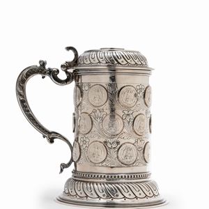 A silver tankard, 20th Century