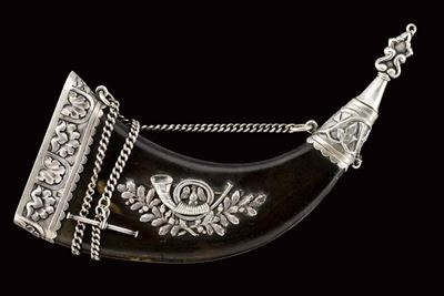 Rara Fiasca da Polvere in Argento, con Dedica per il Compleanno Dell'imperatore Ferdinando i