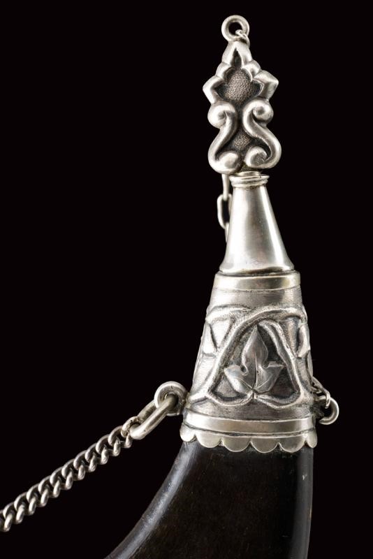 Rara Fiasca da Polvere in Argento, con Dedica per il Compleanno Dell'imperatore Ferdinando i