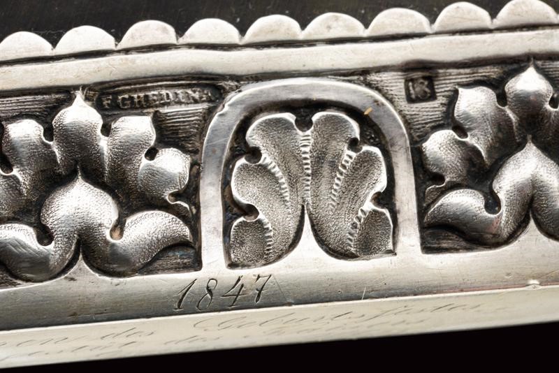 Rara Fiasca da Polvere in Argento, con Dedica per il Compleanno Dell'imperatore Ferdinando i