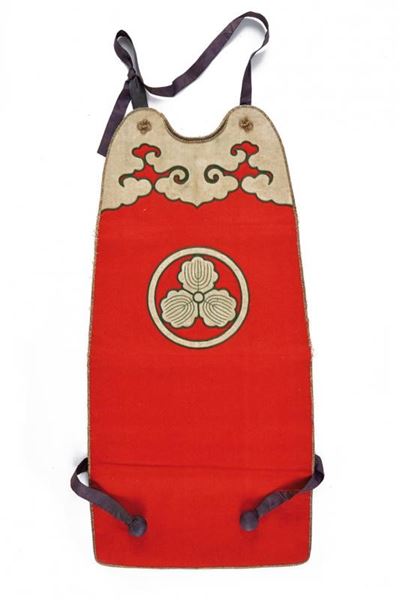 Muneate per Tiratori Tanegashima con "maru-ni-mitsu-kashiwa Mon"