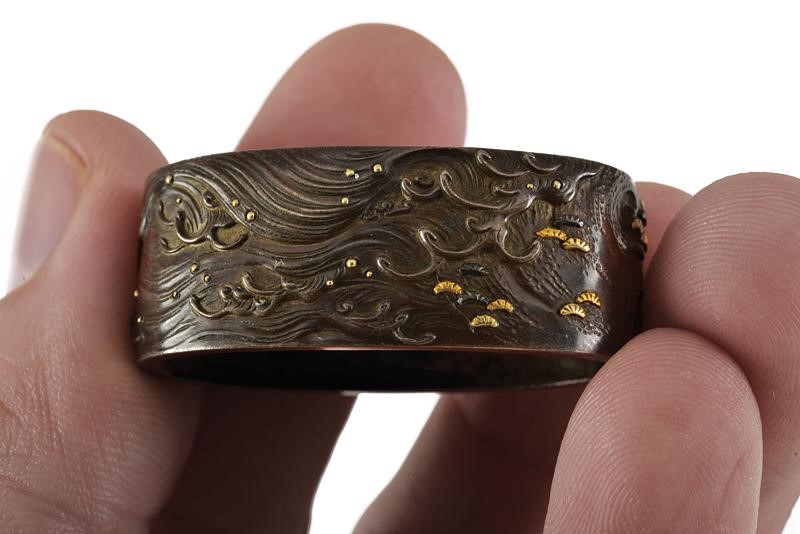 Eleganti Fuchi e Kashira, Mei: Mitomo Tamagawa