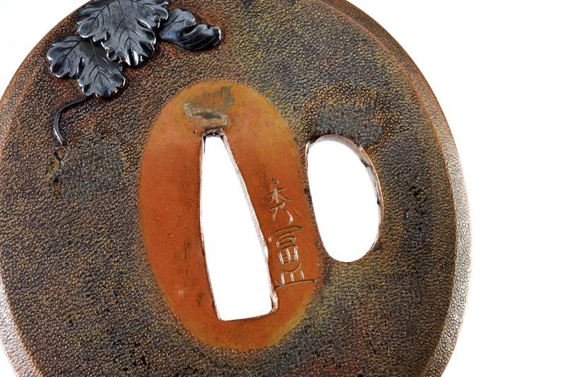 Classica Tsuba della Scuola Omori Firmata "hidetomi" con Kao