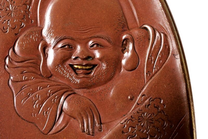 Importante Tsuba Firmata Issan Joi con Kao