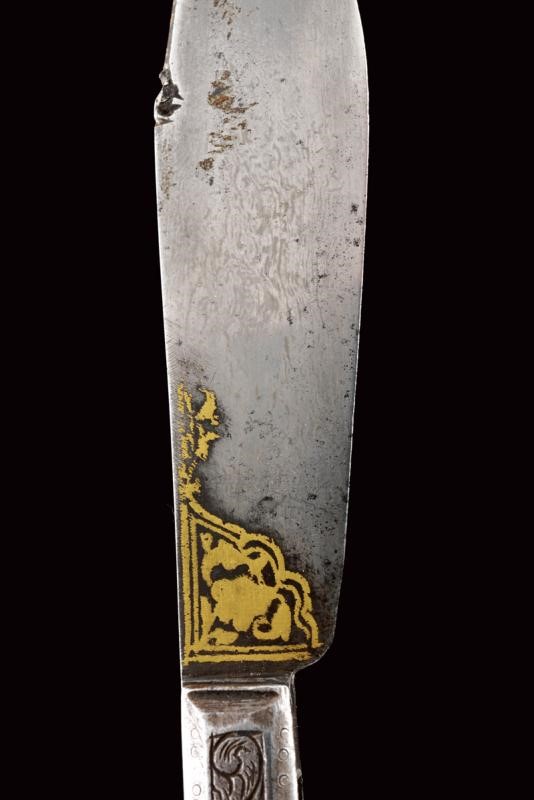 Set di un Coltello Pieghevole ed una Punta di Lancia in Astuccio Dipinto