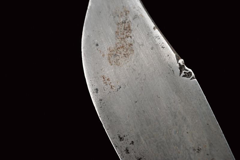 Set di un Coltello Pieghevole ed una Punta di Lancia in Astuccio Dipinto