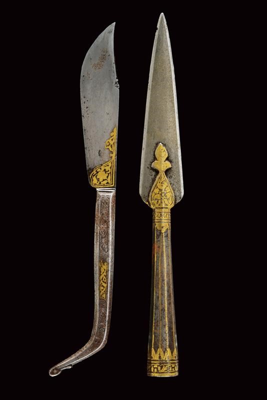 Set di un Coltello Pieghevole ed una Punta di Lancia in Astuccio Dipinto
