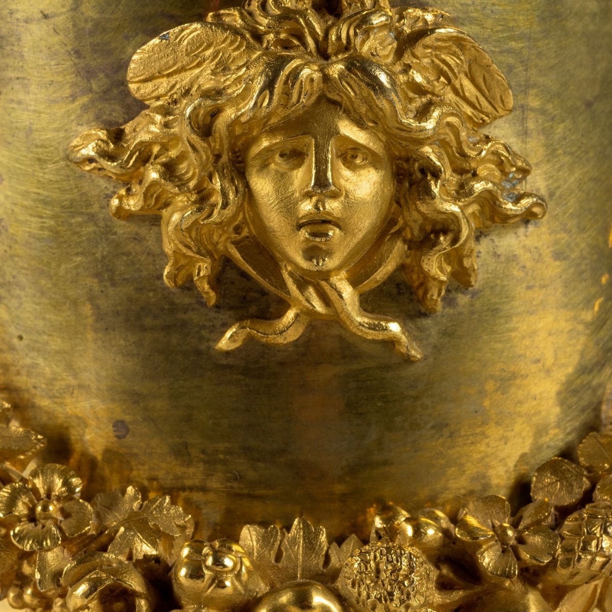 Coppia di Candelieri Impero a Due Braccia in Bronzo Dorato e a Patina Scura con Cariatidi, Franci...
