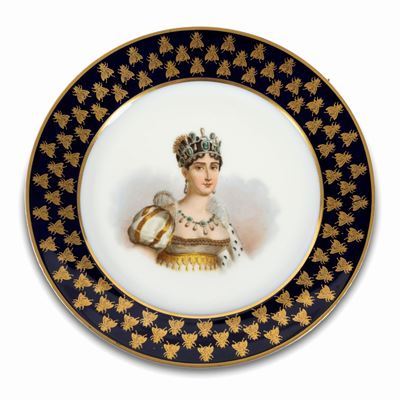 Piatto in Porcellana Policroma con al Centro Ritratto di Josephine di Beauharnais, Manifattura di...