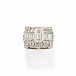  - Anello con diamanti