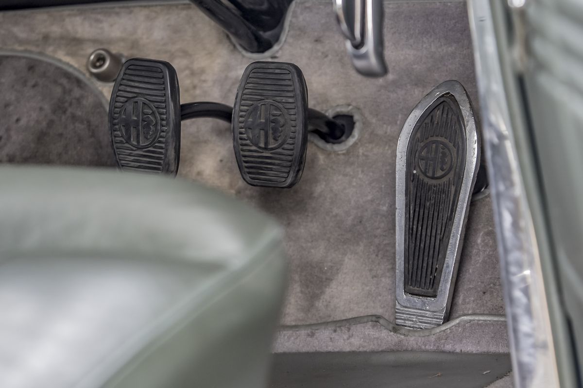 Alfa Romeo 6C 2500 Sport (Pinin Farina)