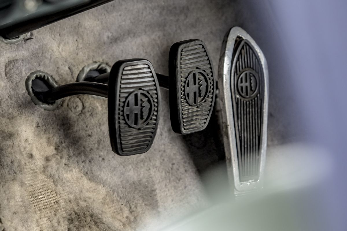 Alfa Romeo 6C 2500 Sport (Pinin Farina)