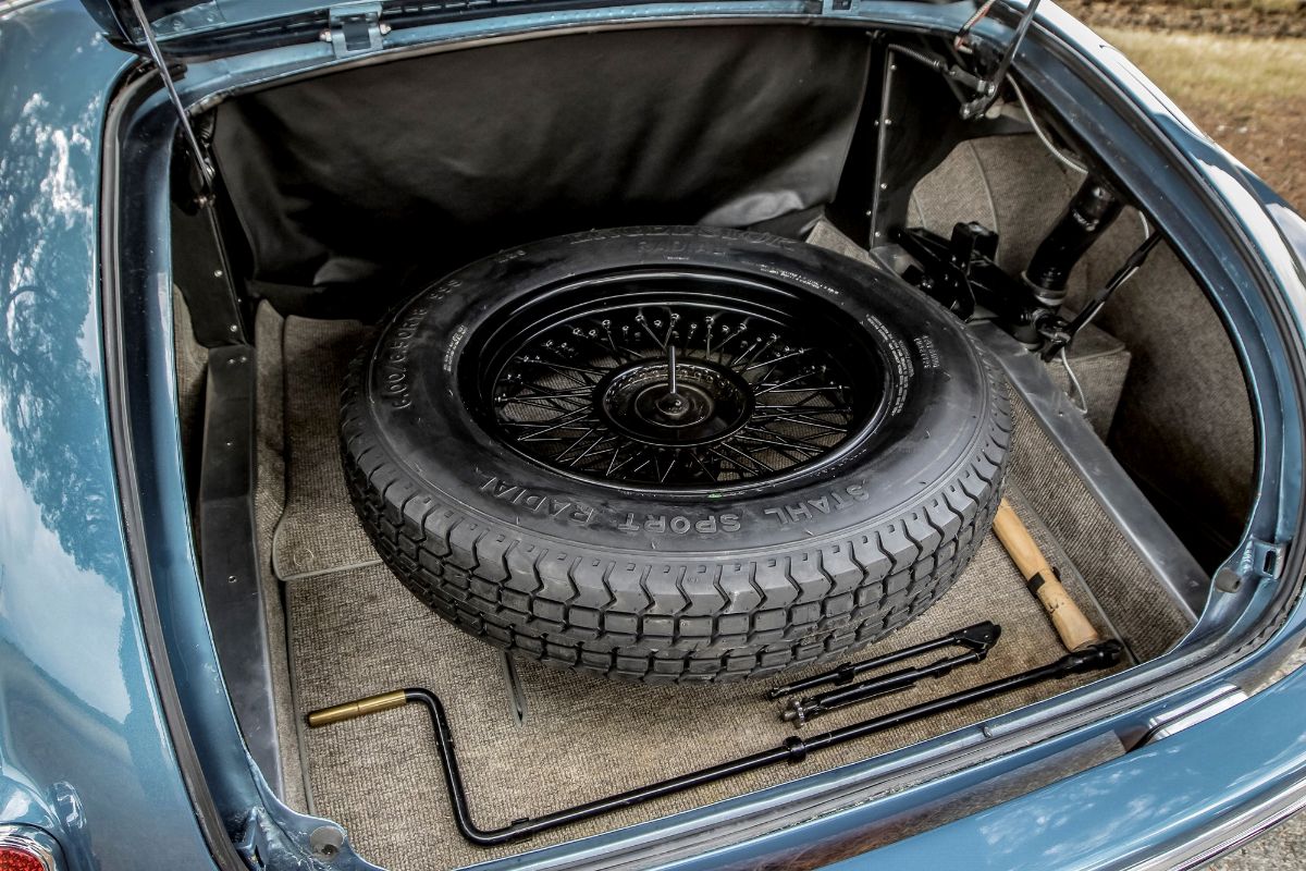 Alfa Romeo 6C 2500 Sport (Pinin Farina)