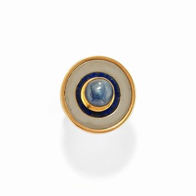 Anello con zaffiro e inserto in lapislazzulo, oro bicolore 18k