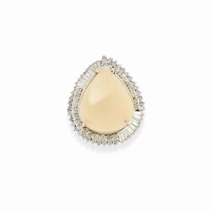  - Anello con opale