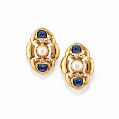 Orecchini in oro giallo 18k con perle coltivate, zaffiri cabochon e diamanti